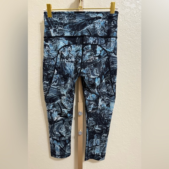 Lululemon Fast & Free Crop 19” Nulux Leggings, Eternal Wave Starlight Black - Picture 3 of 5